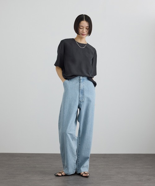KURO(クロ)の「【KURO for SALON(クロ)】別注EASY TUCK DENIM LIGHT INDIGO / デニムパンツ(デニムパンツ・レディース・サックスブルー・1/0)」の5枚目の写真