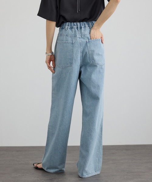 KURO(クロ)の「【KURO for SALON(クロ)】別注EASY TUCK DENIM LIGHT INDIGO / デニムパンツ(デニムパンツ・レディース・サックスブルー・1/0)」の7枚目の写真