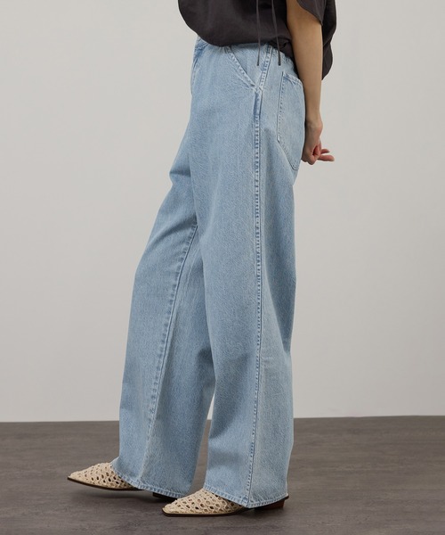 KURO(クロ)の「【KURO for SALON(クロ)】別注EASY TUCK DENIM LIGHT INDIGO / デニムパンツ(デニムパンツ・レディース・サックスブルー・1/0)」の8枚目の写真