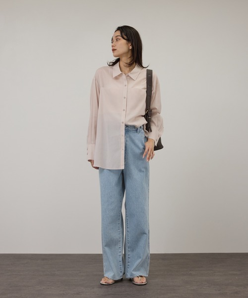 KURO(クロ)の「【KURO for SALON(クロ)】別注EASY TUCK DENIM LIGHT INDIGO / デニムパンツ(デニムパンツ・レディース・サックスブルー・1/0)」の13枚目の写真