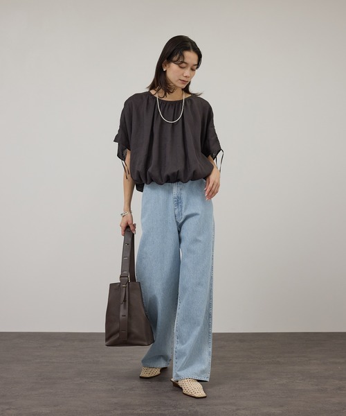 KURO(クロ)の「【KURO for SALON(クロ)】別注EASY TUCK DENIM LIGHT INDIGO / デニムパンツ(デニムパンツ・レディース・サックスブルー・1/0)」の15枚目の写真