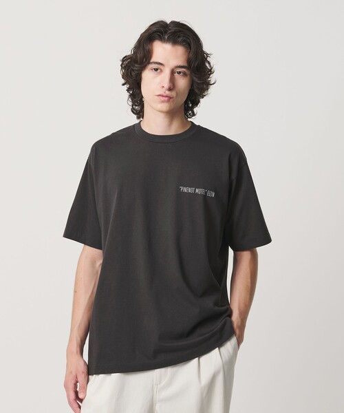 BEAUTY&YOUTH UNITED ARROWS（ビューティーアンドユースユナイテッドアローズ）の「【別注】＜EIZIN SUZUKI＞PINENOT MOTEL プリント Tシャツ（Tシャツ/カットソー・メンズ・ダークグレー・L/M/S/XL）」の2枚目の写真