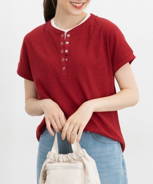 Honeys(ハニーズ)の「ヘンリーネックトップス(Tシャツ/カットソー・レディース・ベージュ系その他2/スミクロ/ホワイト×ブラック/オートミール/レッド/サックスブルー・L/LL/M)」の6枚目の写真