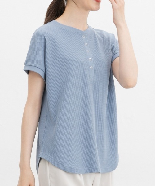 Honeys(ハニーズ)の「ヘンリーネックトップス(Tシャツ/カットソー・レディース・ベージュ系その他2/スミクロ/ホワイト×ブラック/オートミール/レッド/サックスブルー・L/LL/M)」の5枚目の写真