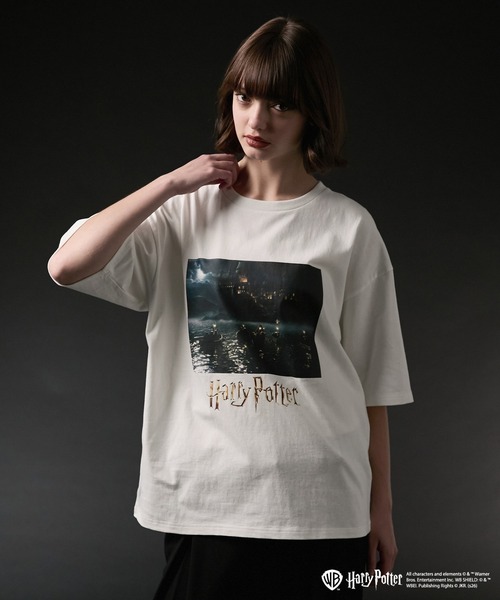 VELNUS（ベルナス）の「【VELNUS】Harry Potter Graphic Print Short-Sleeve T-Shirt/ハリー･ポッター プリント半袖Tシャツ（Tシャツ/カットソー・メンズ・ホワイト系2/ブラック系1/ホワイト系1/ブラック系2・M/S/L）」の2枚目の写真