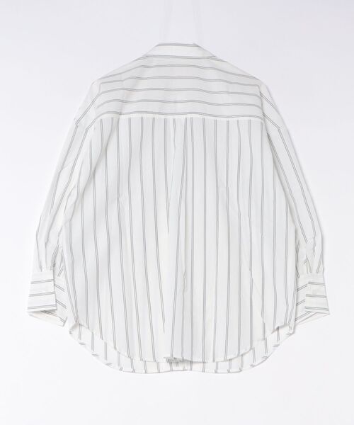 styiro(スタイロ)の「オーバーサイズストライプシャツ レディース 長袖 羽織り ビッグシャツ オフィスカジュアル 秋服(シャツ/ブラウス・レディース・ホワイト/ネイビー系/グリーン・L/M)」の4枚目の写真