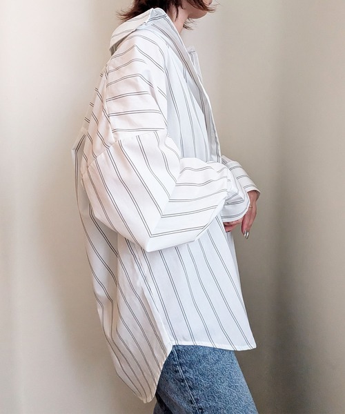 styiro(スタイロ)の「オーバーサイズストライプシャツ レディース 長袖 羽織り ビッグシャツ オフィスカジュアル 秋服(シャツ/ブラウス・レディース・ホワイト/ネイビー系/グリーン・L/M)」の7枚目の写真