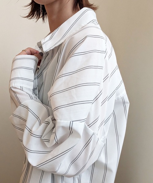 styiro(スタイロ)の「オーバーサイズストライプシャツ レディース 長袖 羽織り ビッグシャツ オフィスカジュアル 秋服(シャツ/ブラウス・レディース・ホワイト/ネイビー系/グリーン・L/M)」の11枚目の写真