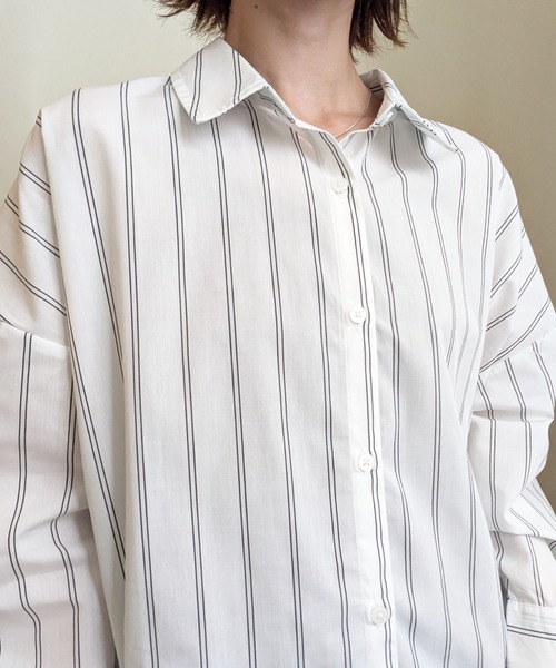 styiro(スタイロ)の「オーバーサイズストライプシャツ レディース 長袖 羽織り ビッグシャツ オフィスカジュアル 秋服(シャツ/ブラウス・レディース・ホワイト/ネイビー系/グリーン・L/M)」の10枚目の写真