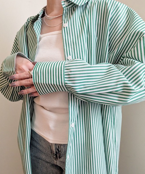 styiro(スタイロ)の「オーバーサイズストライプシャツ レディース 長袖 羽織り ビッグシャツ オフィスカジュアル 秋服(シャツ/ブラウス・レディース・ホワイト/ネイビー系/グリーン・L/M)」の18枚目の写真