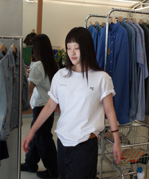 GRUNDEN（グルンデン）の「SMALL LOGO T-SHIRT (WHITE)_G26BUJTS05（Tシャツ/カットソー）」