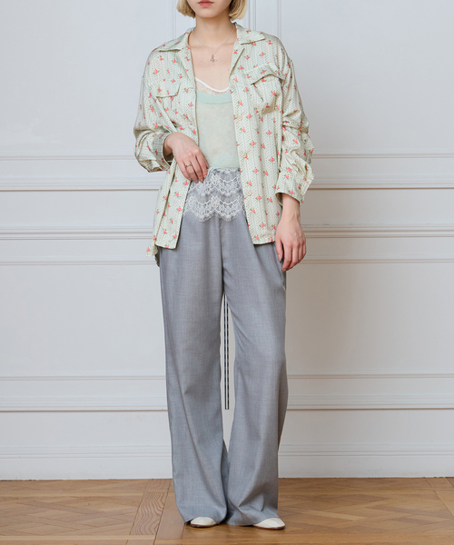 IENA LA BOUCLE(イエナラブークル)の「IENA LA BOUCLE レトロフラワープリントシャツ(シャツ/ブラウス・レディース・ストーン・FREE)」の2枚目の写真