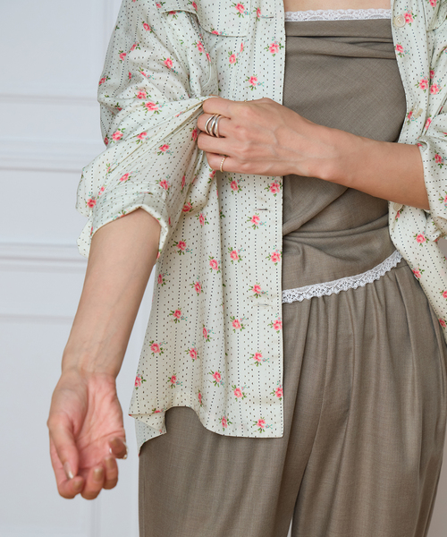 IENA LA BOUCLE(イエナラブークル)の「IENA LA BOUCLE レトロフラワープリントシャツ(シャツ/ブラウス・レディース・ストーン・FREE)」の18枚目の写真
