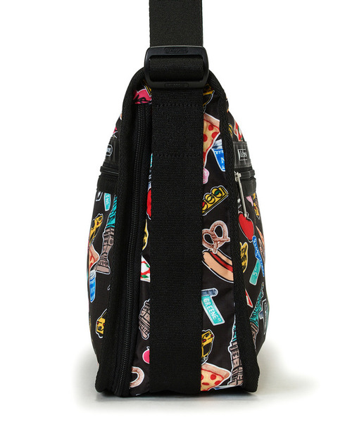 LeSportsac(レスポートサック)の「DELUXE EVERYDAY BAG NYCアイコニックステッカーズ(ショルダーバッグ・レディース・その他・FREE)」の2枚目の写真