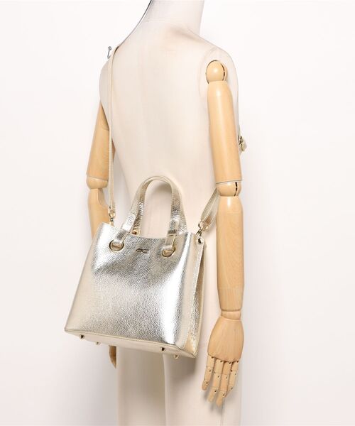 andrea cardone(アンドレアカルドネ)の「【ANDREA CARDONE】2WAY メタリック ハンドバッグ(Q66451)(ハンドバッグ・レディース・ゴールド・ALL)」の7枚目の写真