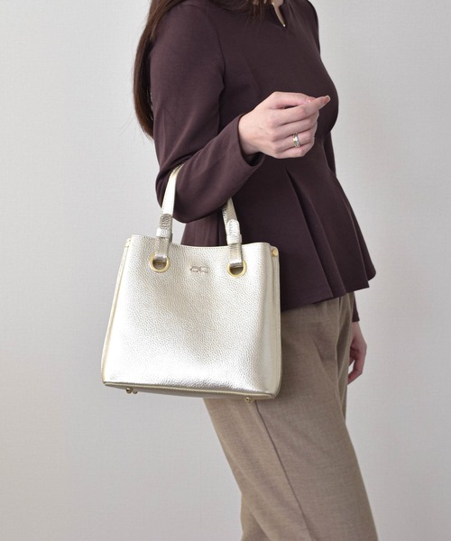 andrea cardone(アンドレアカルドネ)の「【ANDREA CARDONE】2WAY メタリック ハンドバッグ(Q66451)(ハンドバッグ・レディース・ゴールド・ALL)」の8枚目の写真