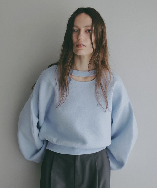 MANOF(マノフ)の「MOON SLASH NECK KNIT(ニット/セーター・レディース・ホワイト/ブラック/グレー/ブルー・F)」の14枚目の写真