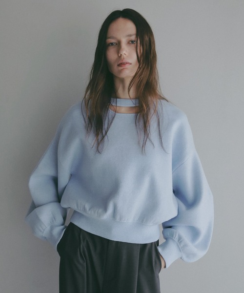MANOF(マノフ)の「MOON SLASH NECK KNIT(ニット/セーター・レディース・ホワイト/ブラック/グレー/ブルー・F)」の15枚目の写真