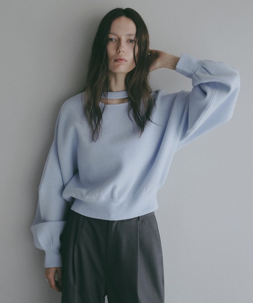 MANOF(マノフ)の「MOON SLASH NECK KNIT(ニット/セーター・レディース・ホワイト/ブラック/グレー/ブルー・F)」の17枚目の写真