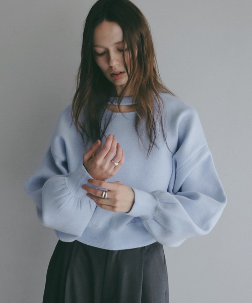 MANOF(マノフ)の「MOON SLASH NECK KNIT(ニット/セーター・レディース・ホワイト/ブラック/グレー/ブルー・F)」の18枚目の写真