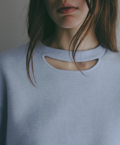 MANOF(マノフ)の「MOON SLASH NECK KNIT(ニット/セーター・レディース・ホワイト/ブラック/グレー/ブルー・F)」の22枚目の写真