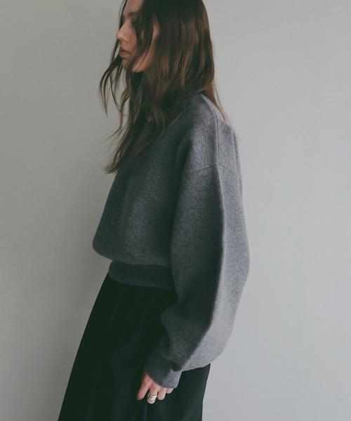 MANOF(マノフ)の「MOON SLASH NECK KNIT(ニット/セーター・レディース・ホワイト/ブラック/グレー/ブルー・F)」の11枚目の写真