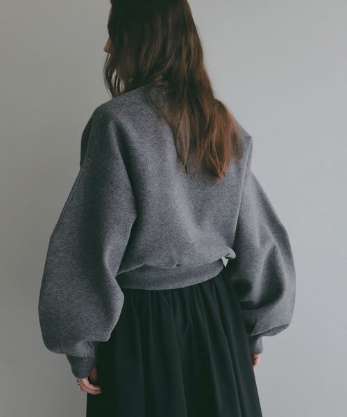 MANOF(マノフ)の「MOON SLASH NECK KNIT(ニット/セーター・レディース・ホワイト/ブラック/グレー/ブルー・F)」の12枚目の写真