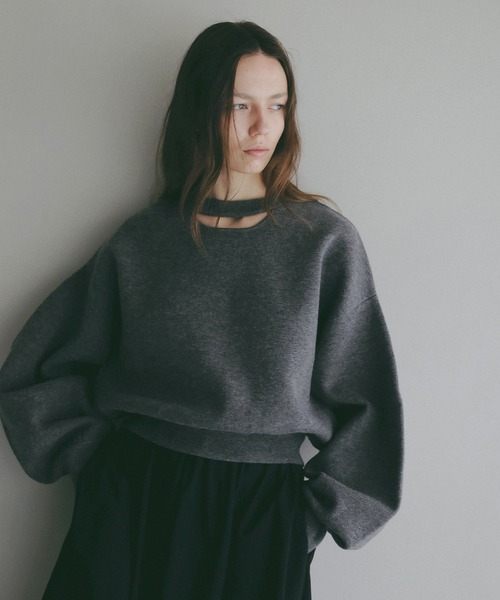 MANOF(マノフ)の「MOON SLASH NECK KNIT(ニット/セーター・レディース・ホワイト/ブラック/グレー/ブルー・F)」の5枚目の写真