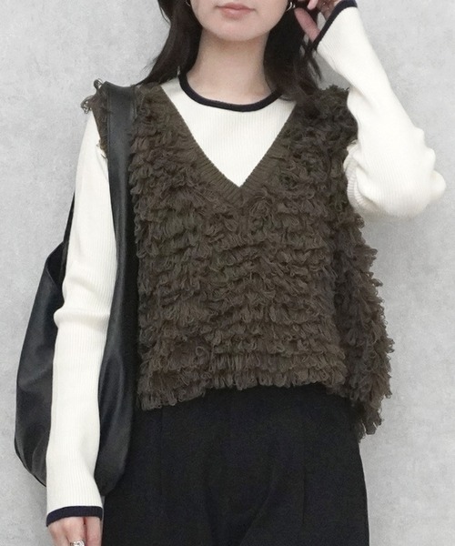 SELECT LEVERY(セレクトリベリー)の「ループフリンジVネックベスト(ベスト・レディース・ブラック/アイボリー/モカ・MEDIUM)」の3枚目の写真