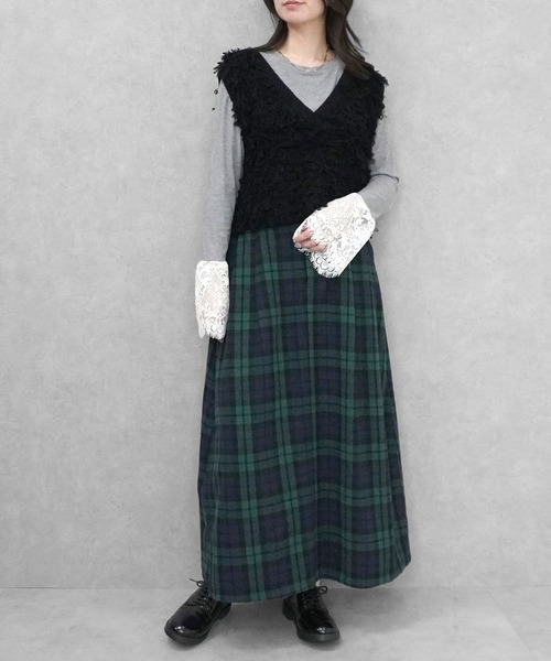 SELECT LEVERY(セレクトリベリー)の「ループフリンジVネックベスト(ベスト・レディース・ブラック/アイボリー/モカ・MEDIUM)」の21枚目の写真