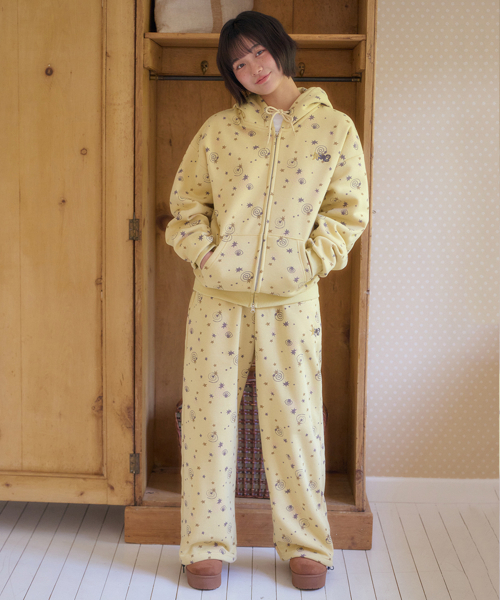 ambler(エムブラー)の「CURLY STAR 刺繍ジップアップパーカー ジップアップジャケット AZIP902 (イエロー)(パーカー・レディース・イエロー・MEDIUM/SMALL)」の2枚目の写真