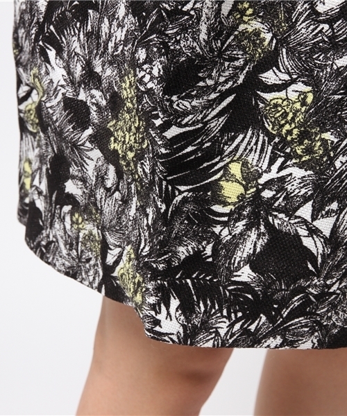 IEDIT（イディット）の「【S～XXL展開】ララステラ　コーディネイトがぱっと華やぐ大人ボタニカル柄スカート　 　　（スカート・レディース・ブラック×イエロー/グリーン系その他/ブラック×ホワイト・MEDIUM/LARGE/SMALL/XX-LARGE/X-LARGE）」の12枚目の写真