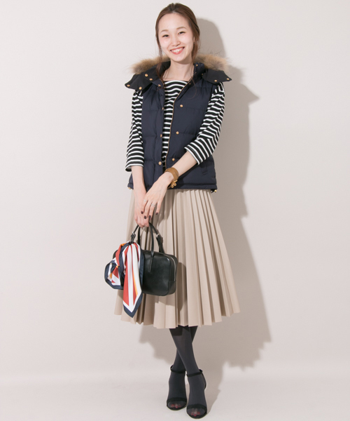 URBAN RESEARCH（アーバンリサーチ）の「UR リバーシブルダウンベスト（ダウンベスト・レディース・キャメル/ネイビー・FREE）」の5枚目の写真