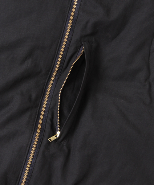 URBAN RESEARCH（アーバンリサーチ）の「UR リバーシブルダウンベスト（ダウンベスト・レディース・キャメル/ネイビー・FREE）」の8枚目の写真