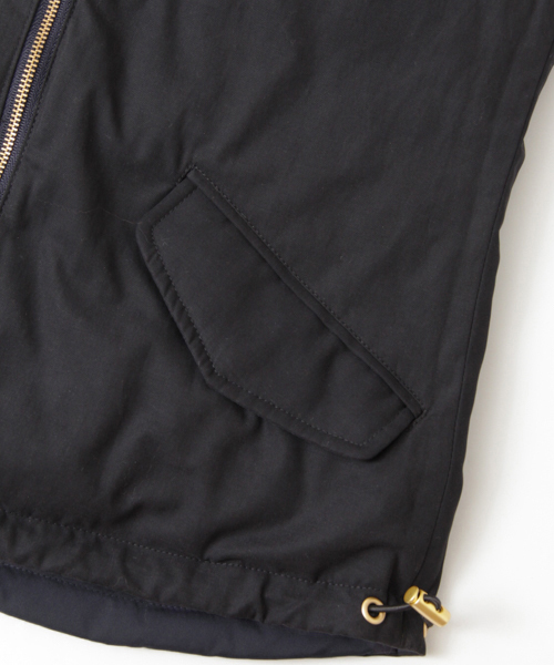 URBAN RESEARCH（アーバンリサーチ）の「UR リバーシブルダウンベスト（ダウンベスト・レディース・キャメル/ネイビー・FREE）」の9枚目の写真