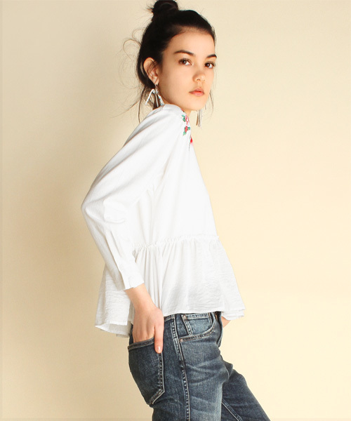 RNA（アールエヌエー）の「M0615 裾切り替えギャザープルオーバー（Tシャツ/カットソー・レディース・ホワイト/ブラック/ベビーピンク・MEDIUM）」の5枚目の写真