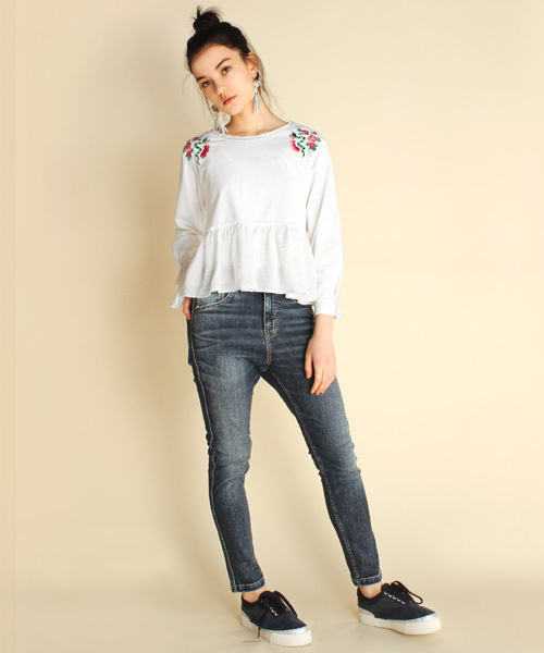 RNA（アールエヌエー）の「M0615 裾切り替えギャザープルオーバー（Tシャツ/カットソー・レディース・ホワイト/ブラック/ベビーピンク・MEDIUM）」の12枚目の写真