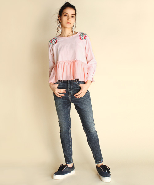 RNA（アールエヌエー）の「M0615 裾切り替えギャザープルオーバー（Tシャツ/カットソー・レディース・ホワイト/ブラック/ベビーピンク・MEDIUM）」の13枚目の写真