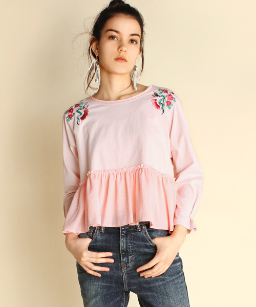 RNA（アールエヌエー）の「M0615 裾切り替えギャザープルオーバー（Tシャツ/カットソー・レディース・ホワイト/ブラック/ベビーピンク・MEDIUM）」の17枚目の写真