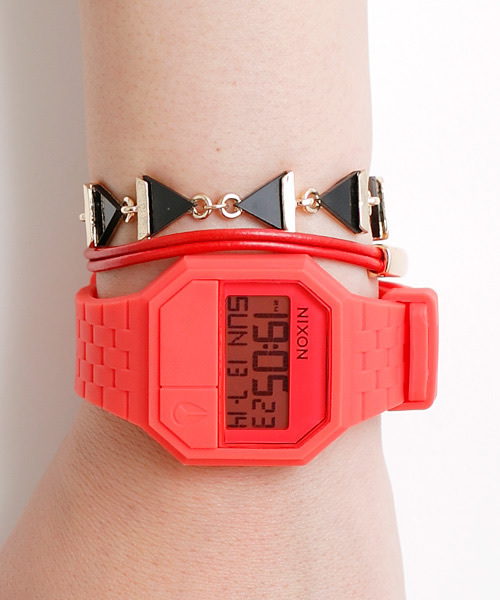 NIXON（ニクソン）の「THE RUBBER RE-RUN（アナログ腕時計・メンズ・ホワイト/スカイブルー/ブラック/パープル/ネイビー/レッド/ブラック系その他/グレー系その他/その他/ホワイト×ブラック/オレンジ/グリーン/ブラック×カーキ・FREE）」の12枚目の写真