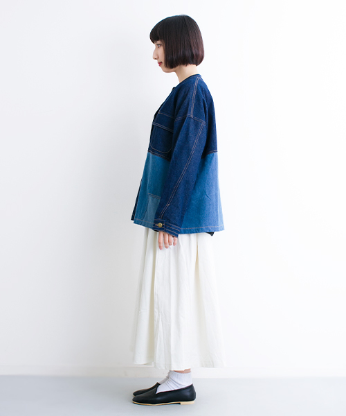 MERLOT（メルロー）の「パッチワークノーカラーデニムGジャン2220（デニムジャケット・レディース・ネイビー/ライトブルー・FREE）」の4枚目の写真