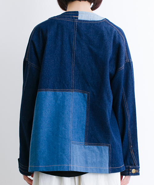 MERLOT（メルロー）の「パッチワークノーカラーデニムGジャン2220（デニムジャケット・レディース・ネイビー/ライトブルー・FREE）」の11枚目の写真