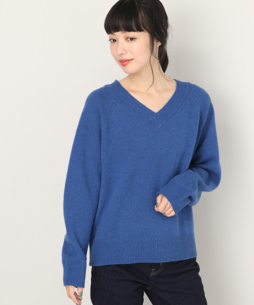 LOWRYS FARM(ローリーズファーム)の「ウォッシャブルウールVネック 809535(ニット/セーター・レディース・ホワイト×ブラック/ベージュ/ネイビー/ブルー/パープル・MEDIUM/LARGE)」の4枚目の写真