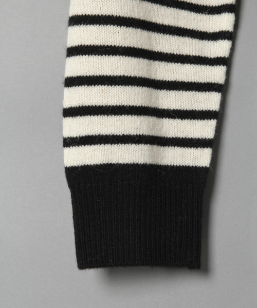 LOWRYS FARM(ローリーズファーム)の「ウォッシャブルウールVネック 809535(ニット/セーター・レディース・ホワイト×ブラック/ベージュ/ネイビー/ブルー/パープル・MEDIUM/LARGE)」の7枚目の写真