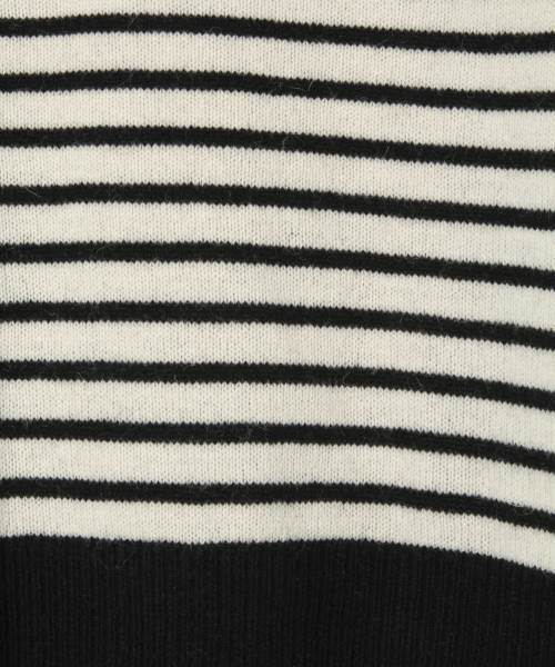 LOWRYS FARM(ローリーズファーム)の「ウォッシャブルウールVネック 809535(ニット/セーター・レディース・ホワイト×ブラック/ベージュ/ネイビー/ブルー/パープル・MEDIUM/LARGE)」の11枚目の写真