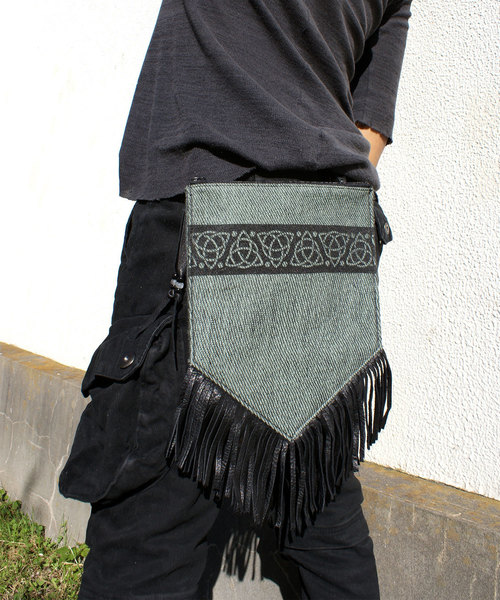 GARA（ガラ）の「GARA:CELTIC FOLK 2WAY BAG（ショルダーバッグ・メンズ・ブラウン/ブルーグレー・ONE SIZE）」の6枚目の写真