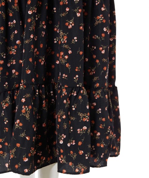 fifth(フィフス)の「小花柄カシュクールロングワンピース(ワンピース・レディース・イエロー/ブラック/ホワイト・MEDIUM)」の4枚目の写真