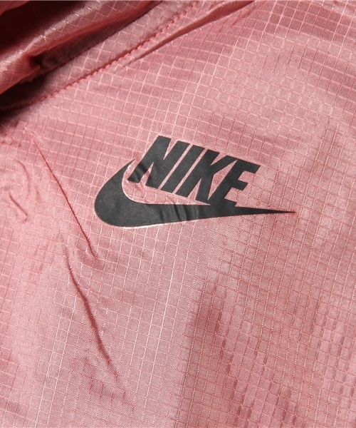 NIKE SPORTSWEAR(ナイキスポーツウェアー)の「ナイキ テックハイパーフューズ コレクション ハイプ ポンチョ NIKE TECH HYPER FUSE PONCHO 588173(ナイロンジャケット・レディース・ピンク/ホワイト・SMALL/MEDIUM)」の10枚目の写真