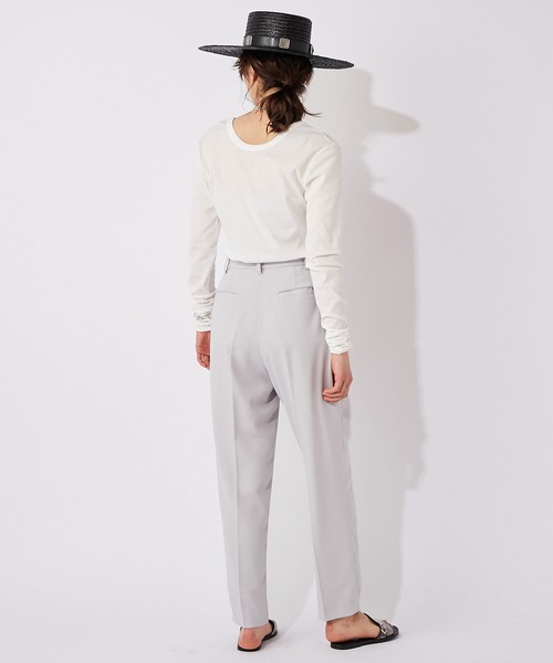Whim Gazette（ウィムガゼット）の「サテンツイルタックパンツ（その他パンツ・レディース・ライトグレー/オフホワイト・38/36）」の5枚目の写真