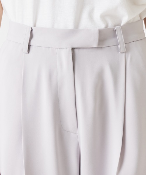 Whim Gazette（ウィムガゼット）の「サテンツイルタックパンツ（その他パンツ・レディース・ライトグレー/オフホワイト・38/36）」の20枚目の写真
